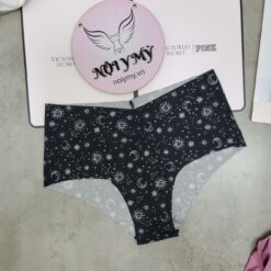Quần lót Victoria Secret nửa mông thun lạnh không viền màu đen hoạ tiết 424627