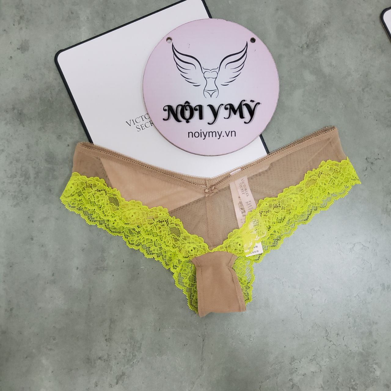 Quần lót Victoria Secret nửa mông ren lưới màu da viền xanh 424056sep
