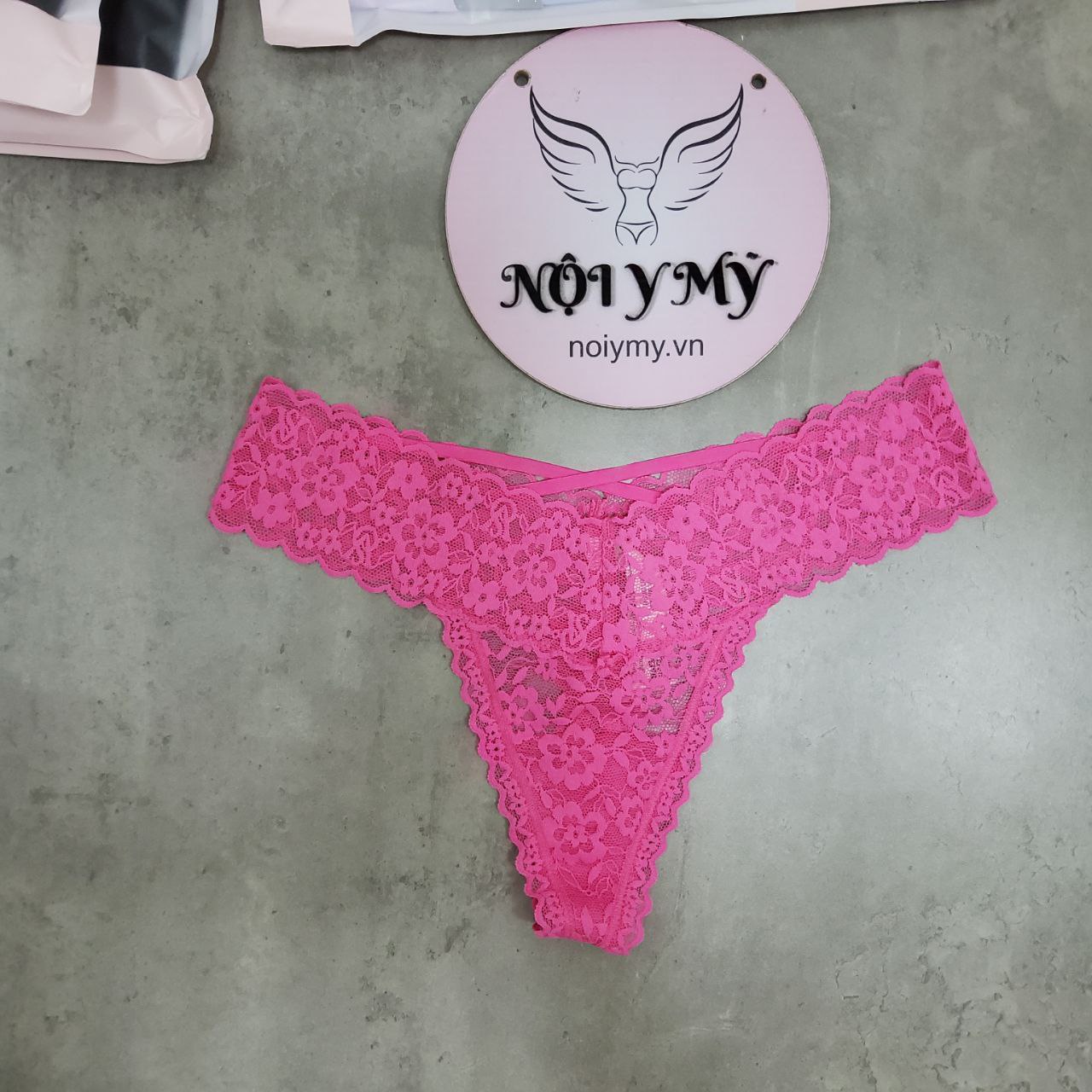 Quần lót Victoria Secret lọt khe phía sau đan dây màu hồng 426048qax (Sao chép)