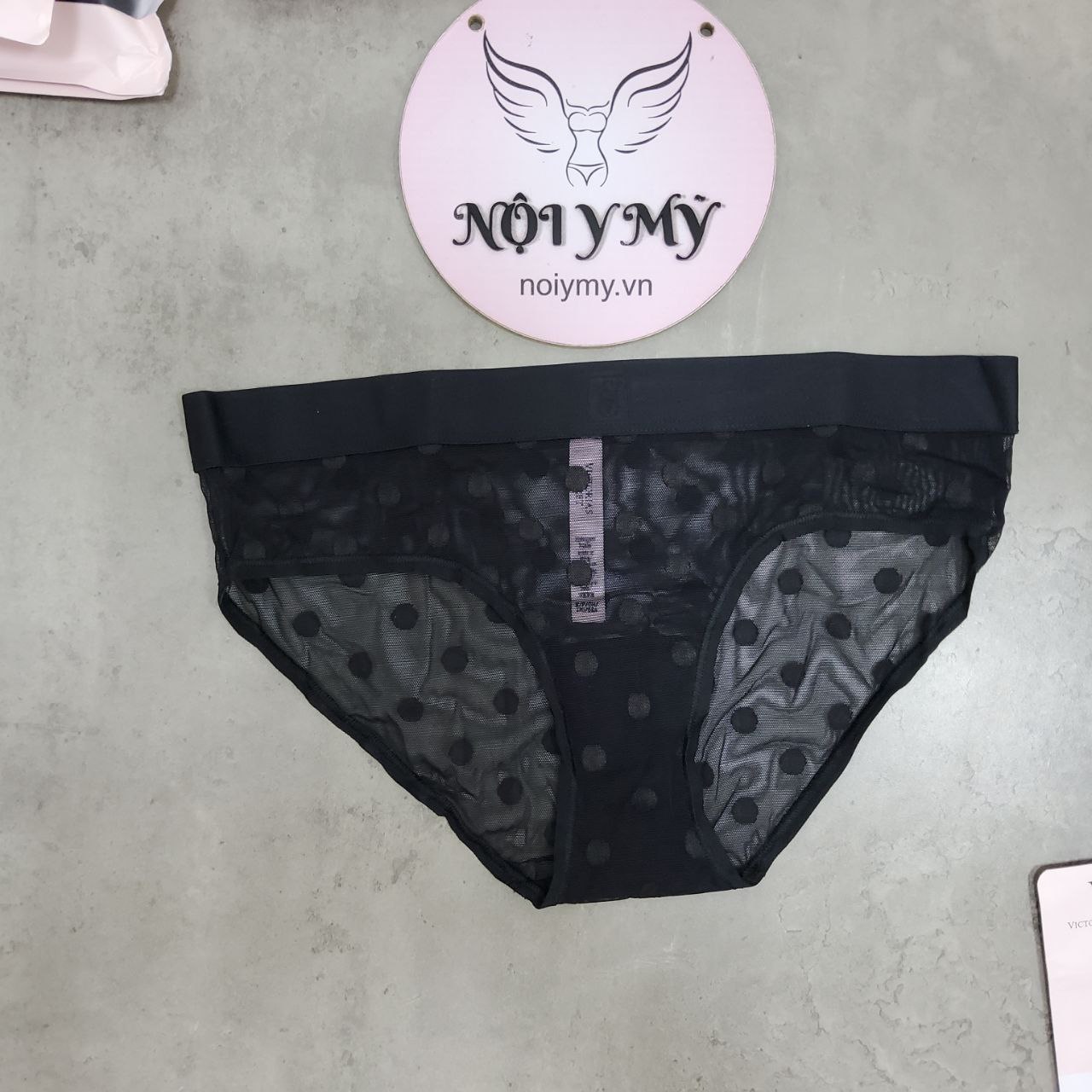 Quần lót Pink nguyên mông ren lưới lưng logo màu đen bi 428794qb4