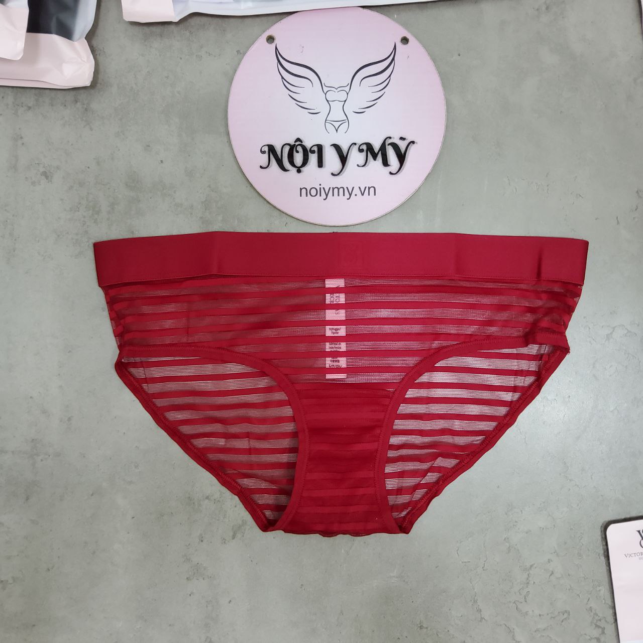 Quần lót Pink nguyên mông ren lưới lưng logo màu đỏ 428797qd4 (Sao chép)