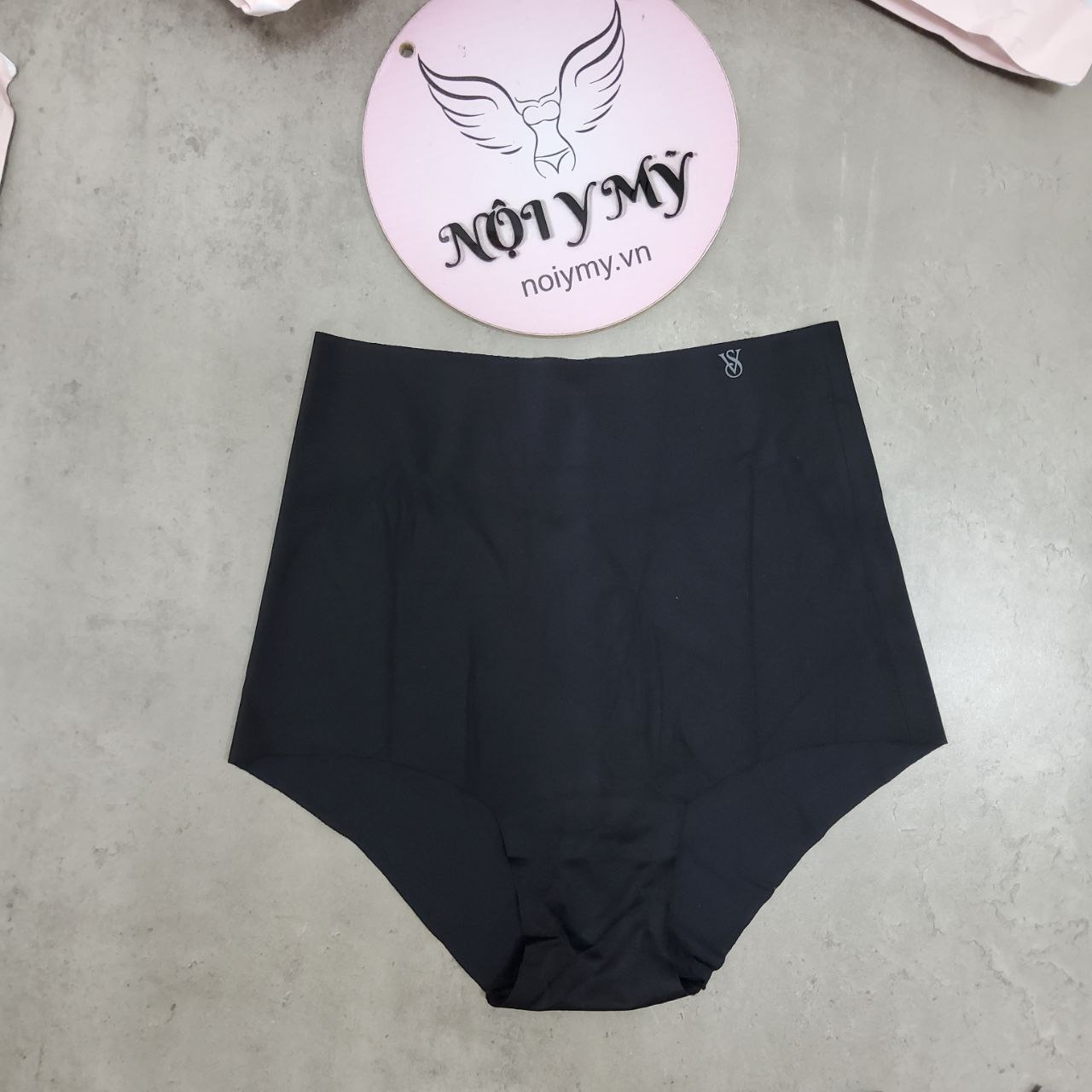 Quần lót Victoria Secret nguyên mông lưng cao thun lạnh không viền màu đen 429835