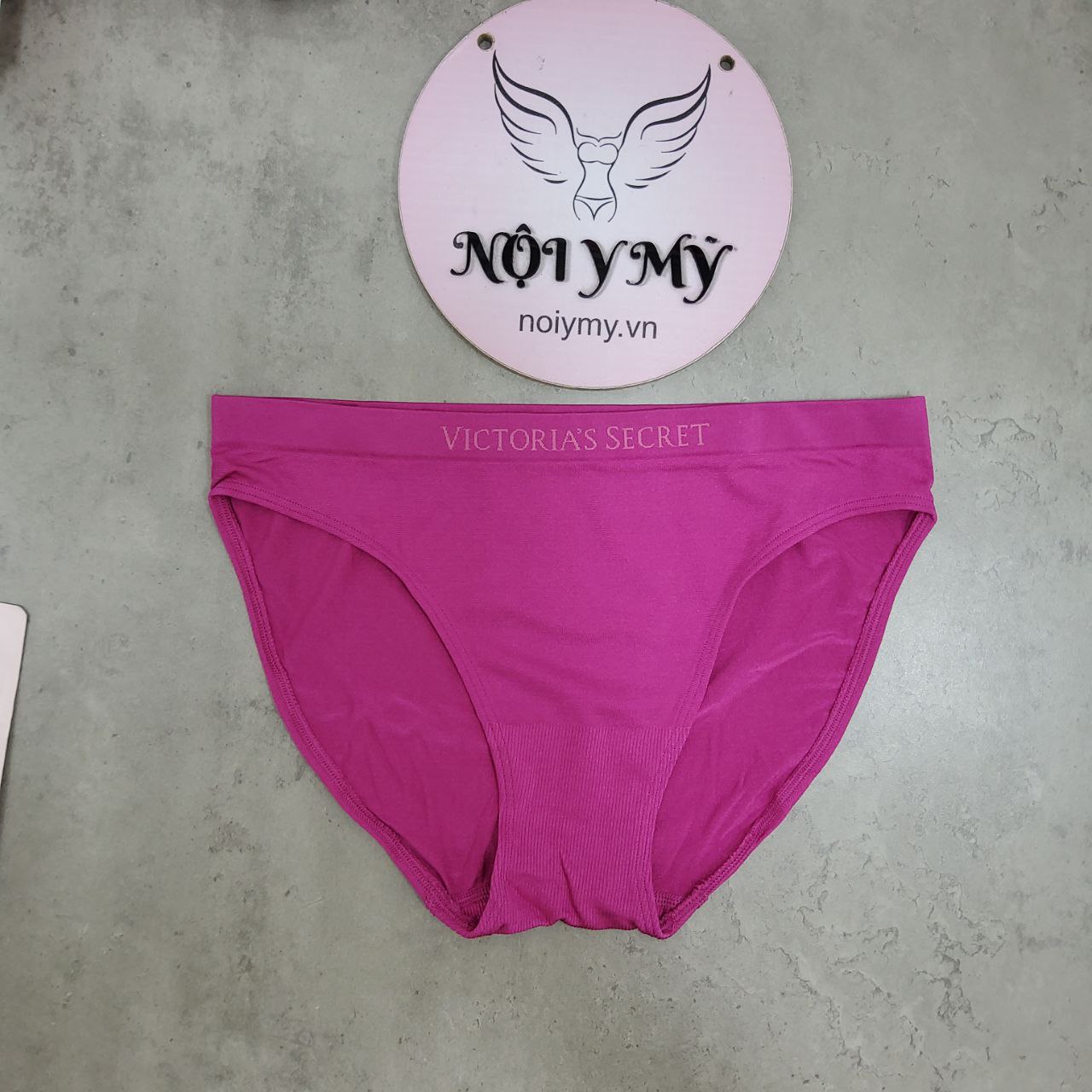 Quần lót Victoria’s Secret bikini thun seamless màu hồng 430896