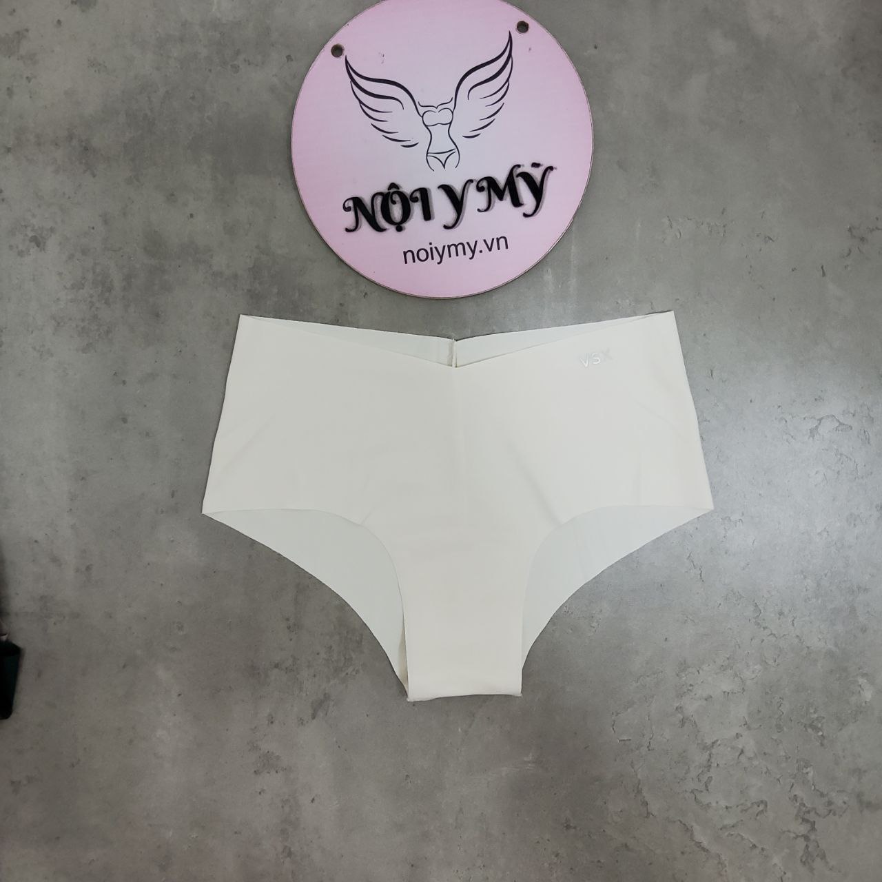Quần lót Victoria Secret nửa mông thun lạnh không viền màu kem