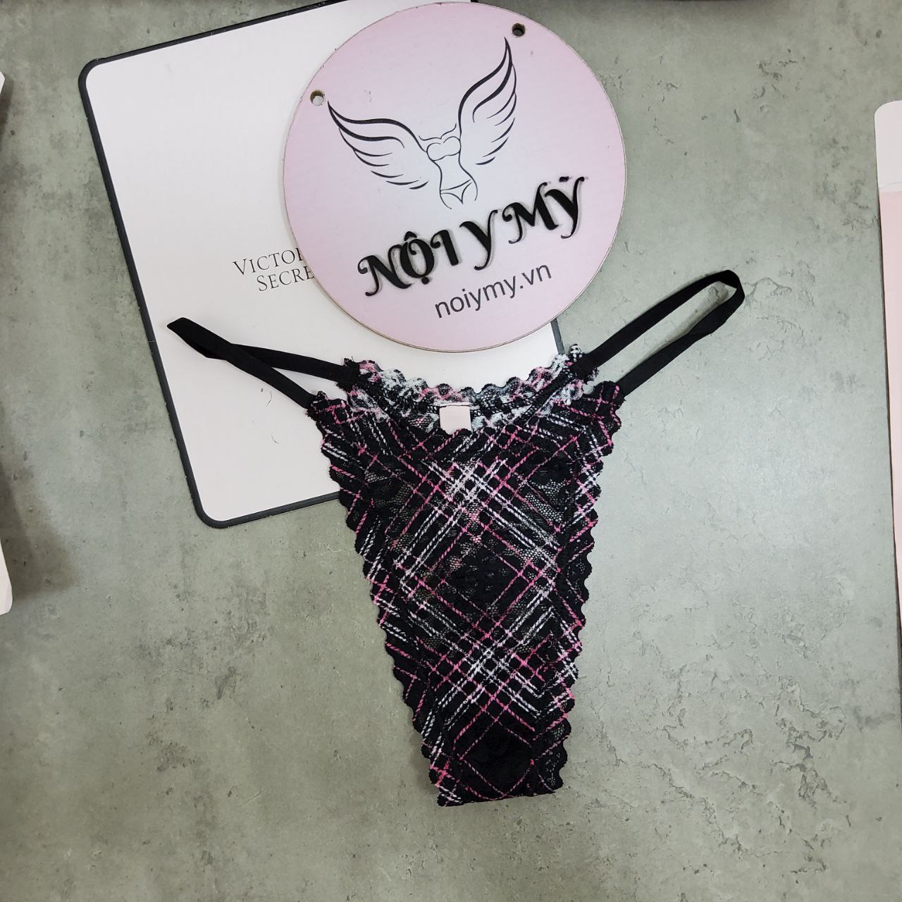 Quần lót Victoria Secret lọt khe lưng cao ren màu đen caro 426116qe2