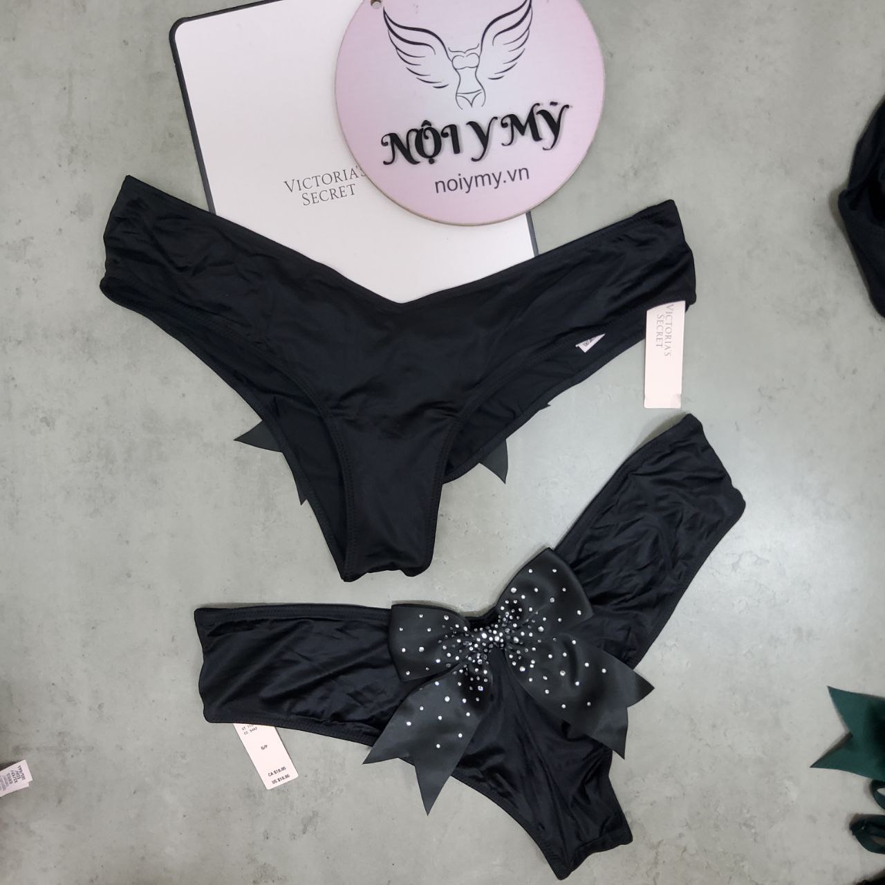 Quần lót Victoria Secret nửa mông thun lạnh phối ren phía sau đính nơ màu đen 431494qb4