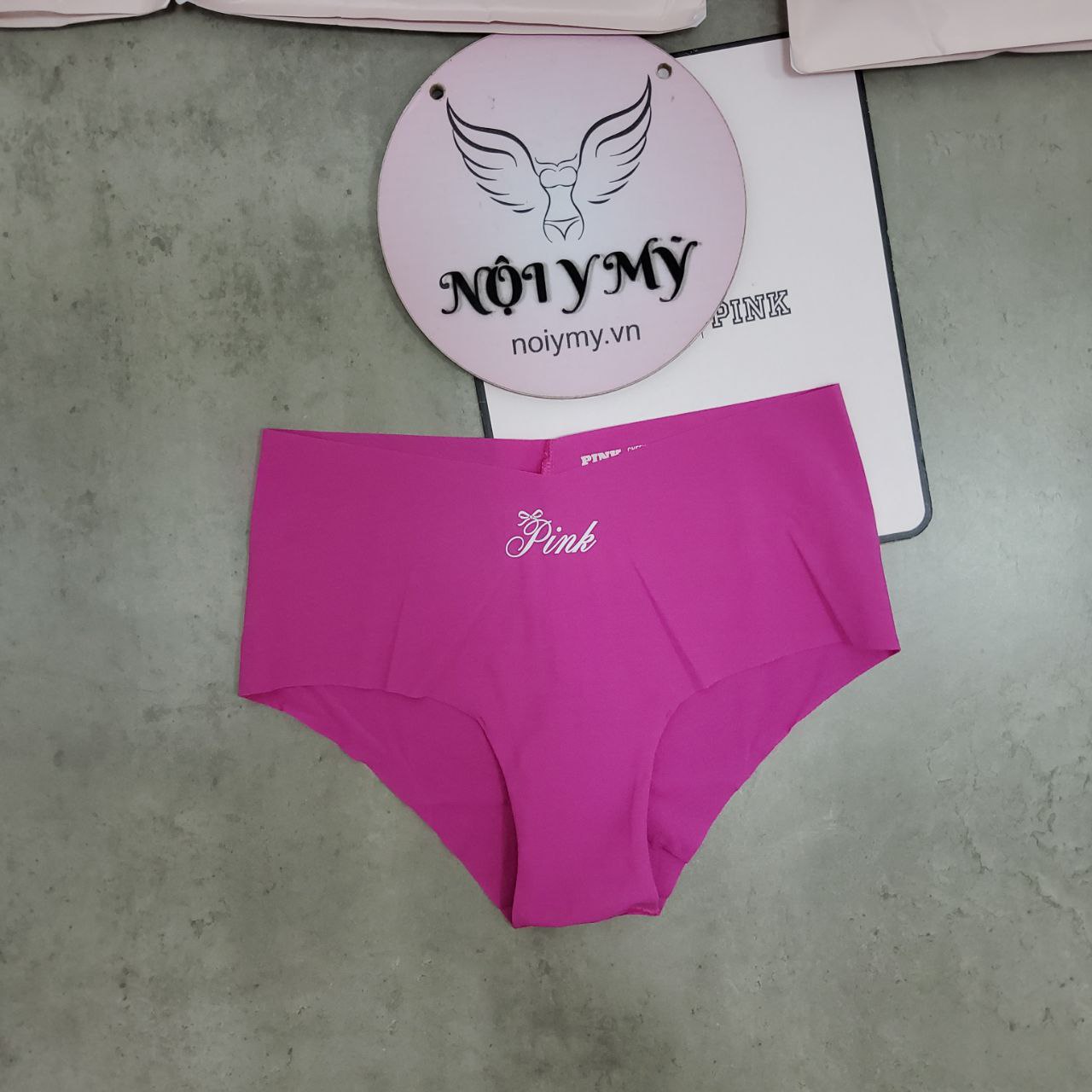 Quần lót Pink nửa mông thun lạnh không viền màu hồng đậm hoạ tiết 416227