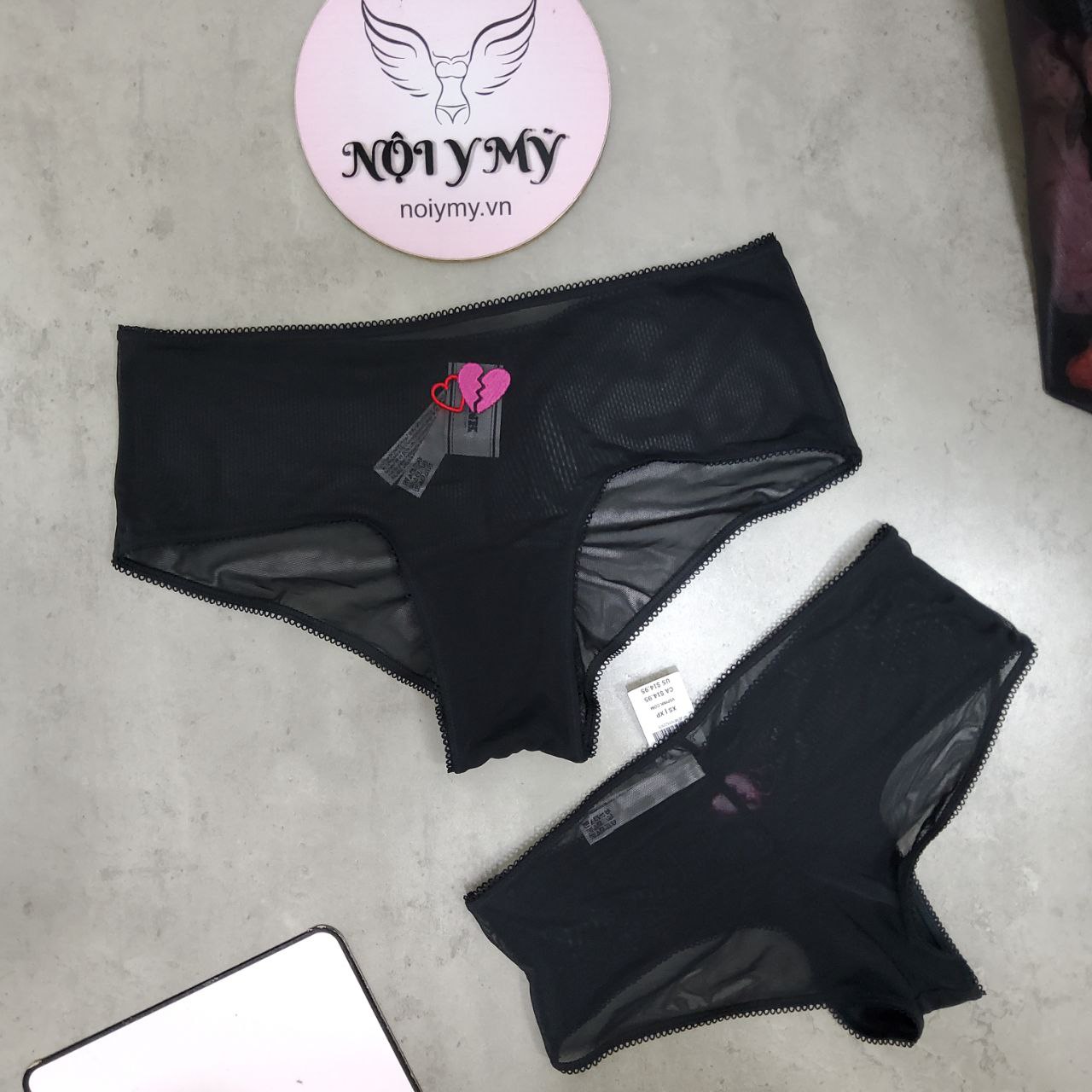 Quần lót Pink nửa mông ren màu đen thêu tim 430988qc5