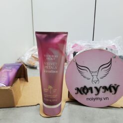 Victoria’s Secret Fragrance Lotion – Velvet Petals Vacation