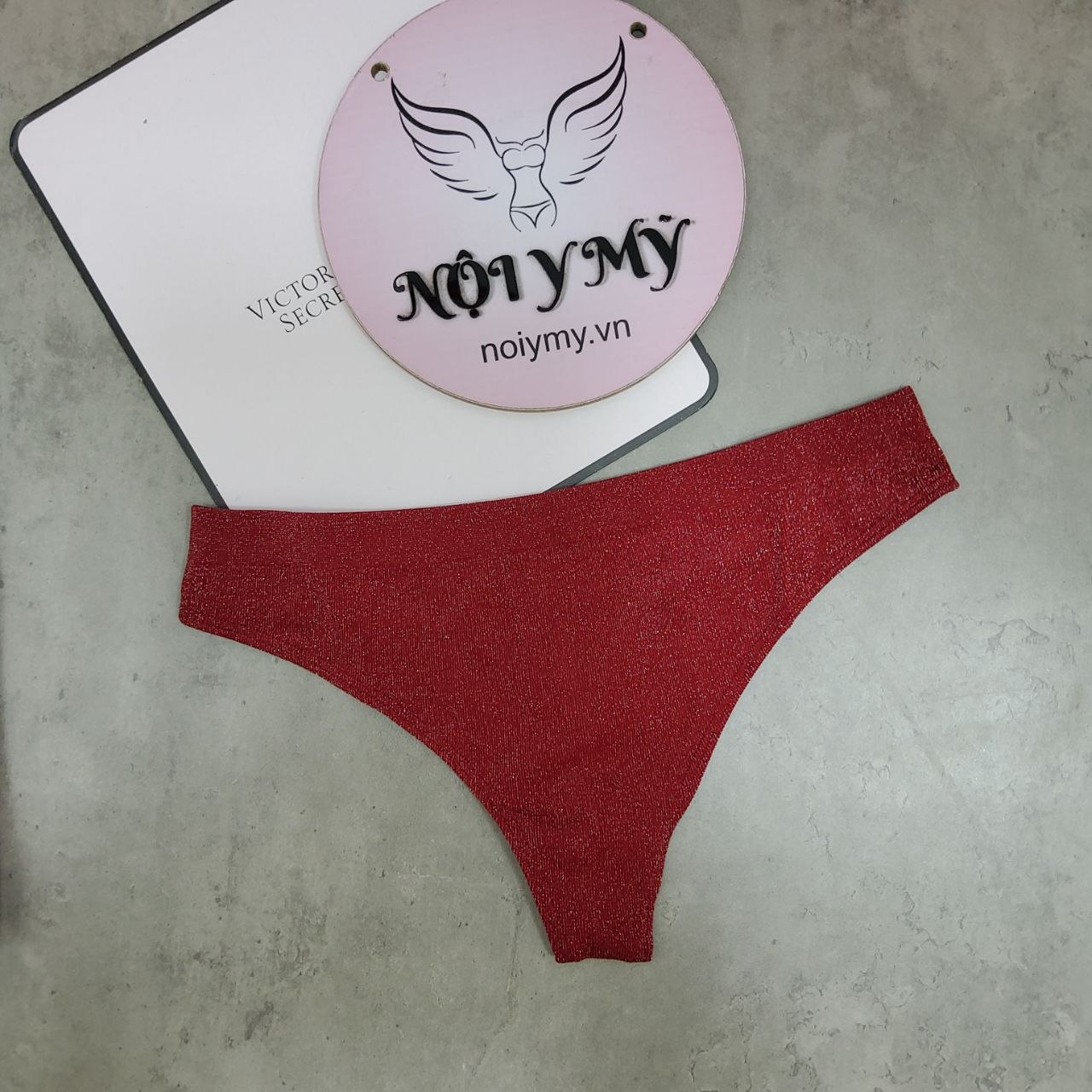 Quần lót Victoria Secret lọt khe thun seamless màu đen sọc kim sa 431743spu