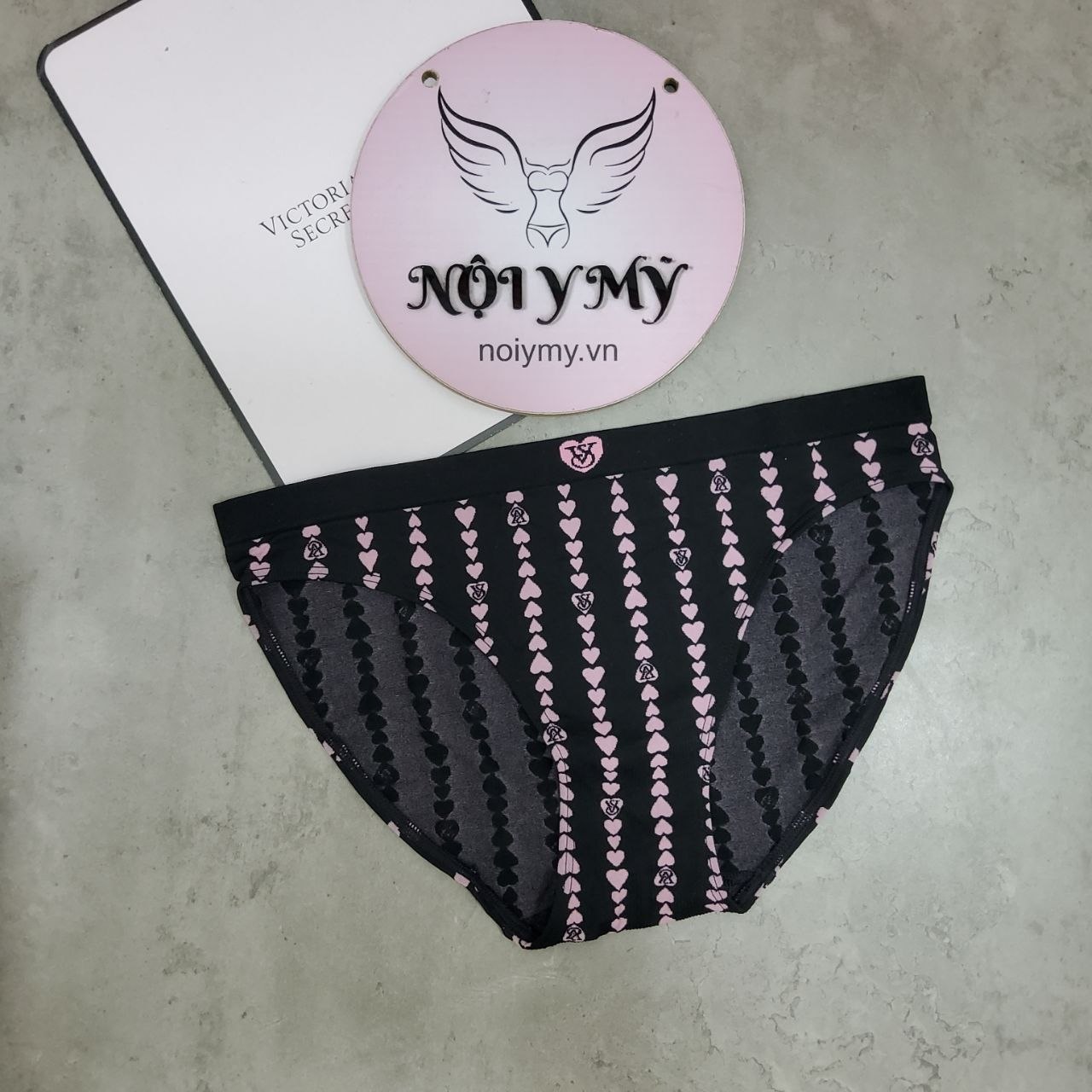 Quần lót Victoria’s Secret bikini thun Seamless màu đen hoạ tiết 431603qcx (Sao chép)