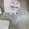 Quần lót Victoria Secret lọt khe dây thun cotton lưng logo màu đen hoạ tiết 431751qc5