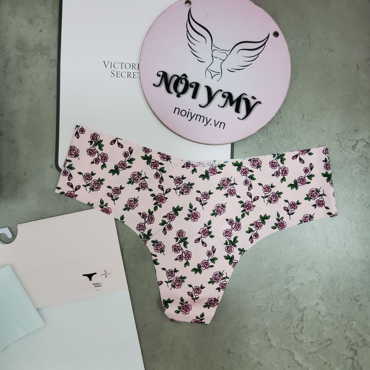 Quần lót Victoria’s Secret lọt khe thun lạnh không viền màu hồng hoa 423367 (Sao chép) (Sao chép)