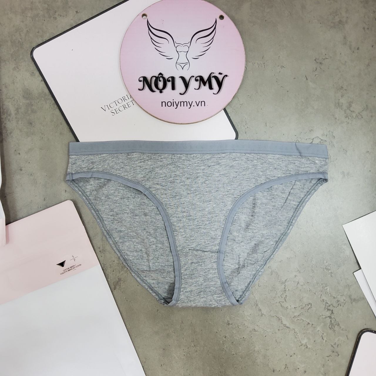 Quần lót Victoria’s Secret bikini thun Seamless màu đen hoạ tiết 431603qcx