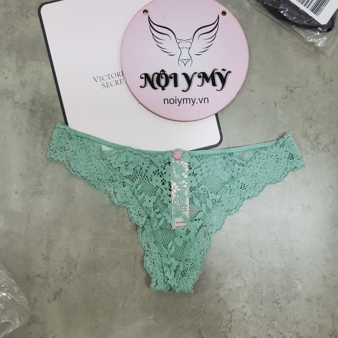 Quần lót Victoria Secret lọt khe ren màu xanh ngọc 417750qv9