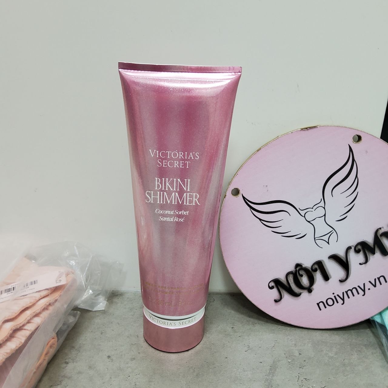 Sữa dưỡng thể nước hoa có nhũ Bikini Shimmer Fragrance Lotion (Sao chép)