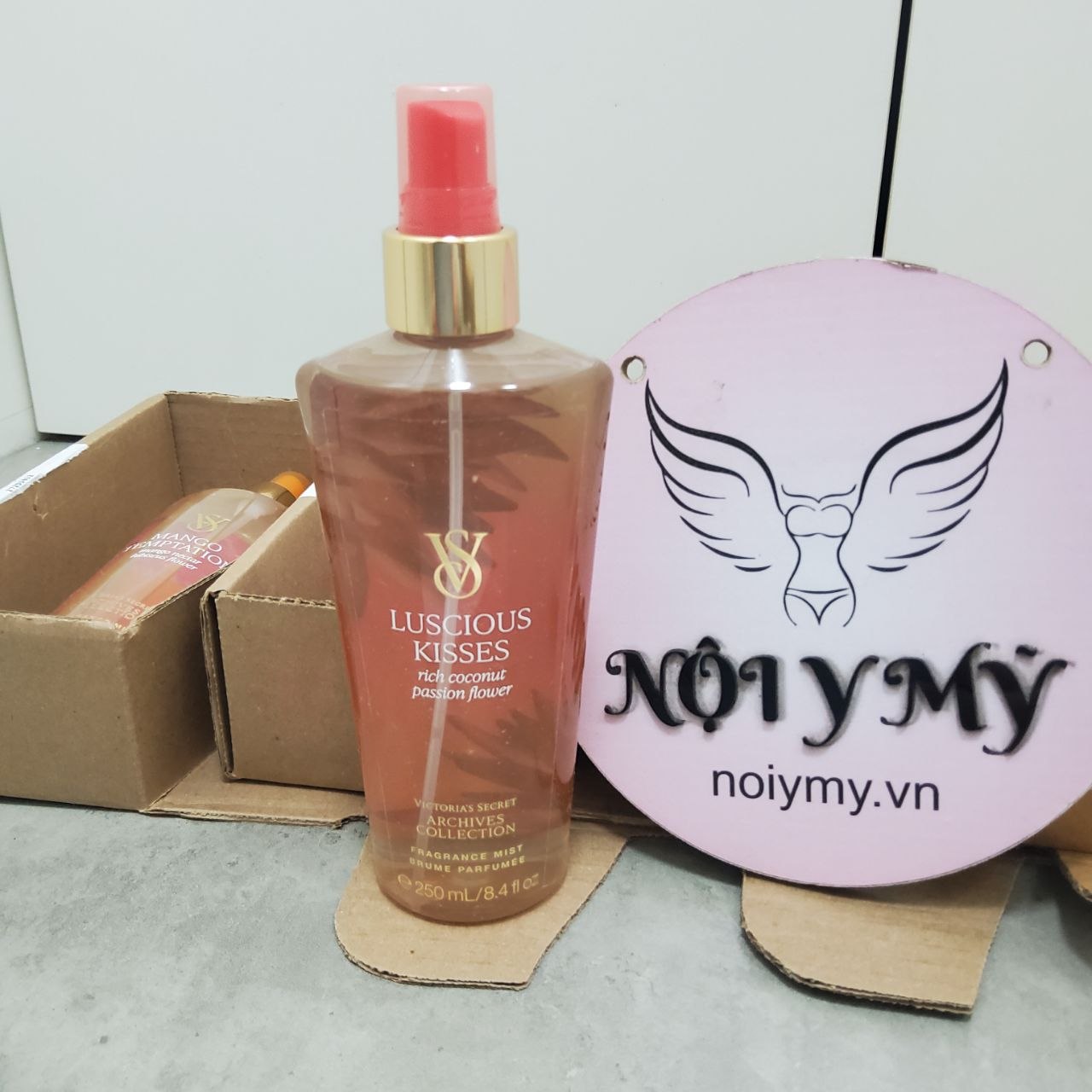 Xịt thơm toàn thân Luscious Kisses Fragrance Mist