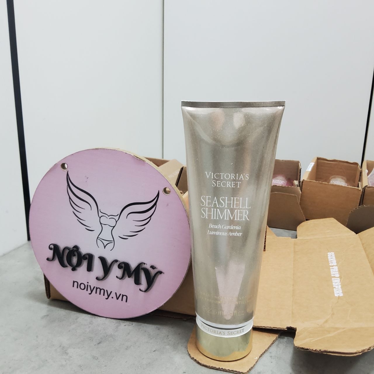 Sữa dưỡng thể hương nước hoa Isla Hibiscus Fragrance Lotion