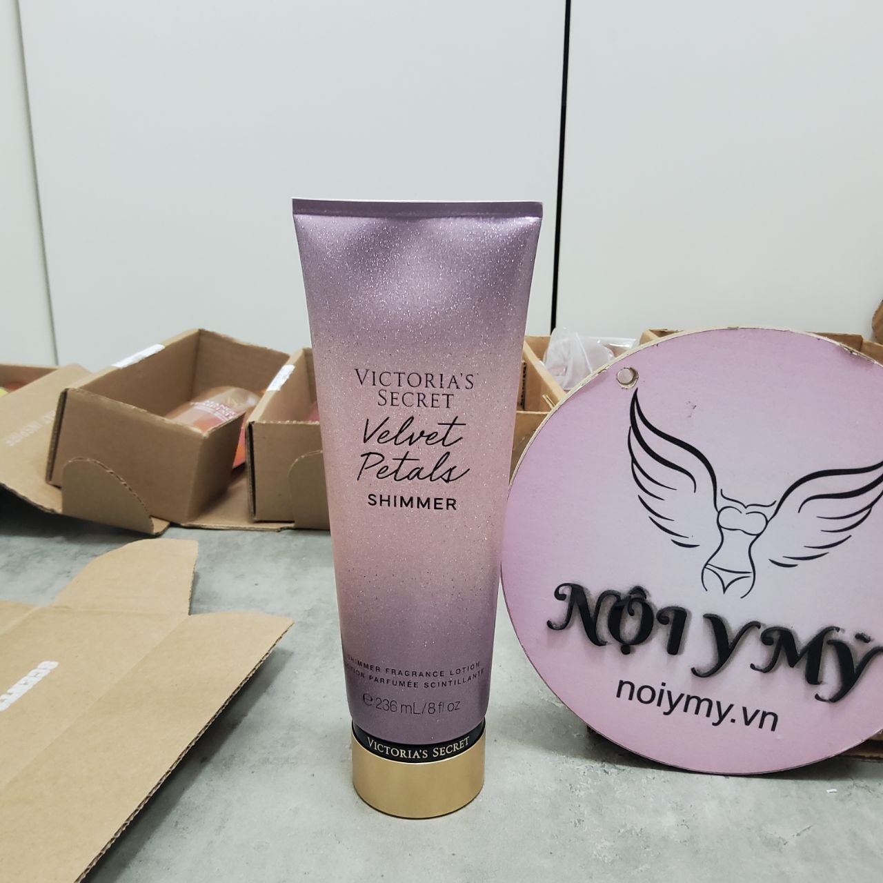 Sữa dưỡng thể nước hoa có nhũ Velvet Petals Shimmer Fragrance Lotion